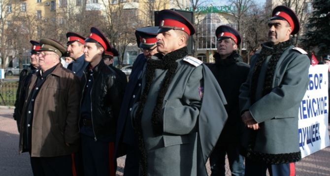 В Ровеньках боевики ЛНР ведут перестрелку с казаками: жители прячутся в подвалах - СМИ