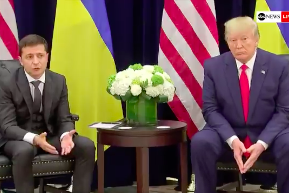 ​Зеленский впервые прокомментировал историю со звонком Трампу: "Не хочу быть втянут"