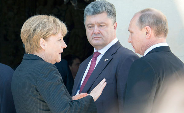 Порошенко и Путин снова поупражняются в словесной дуэли: Елисейский дворец анонсировал важные и долгожданные переговоры по Донбассу