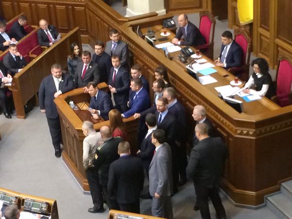 ​Депутаты начали вечернее заседание Рады с рассмотрения «вопроса Укрнафты»