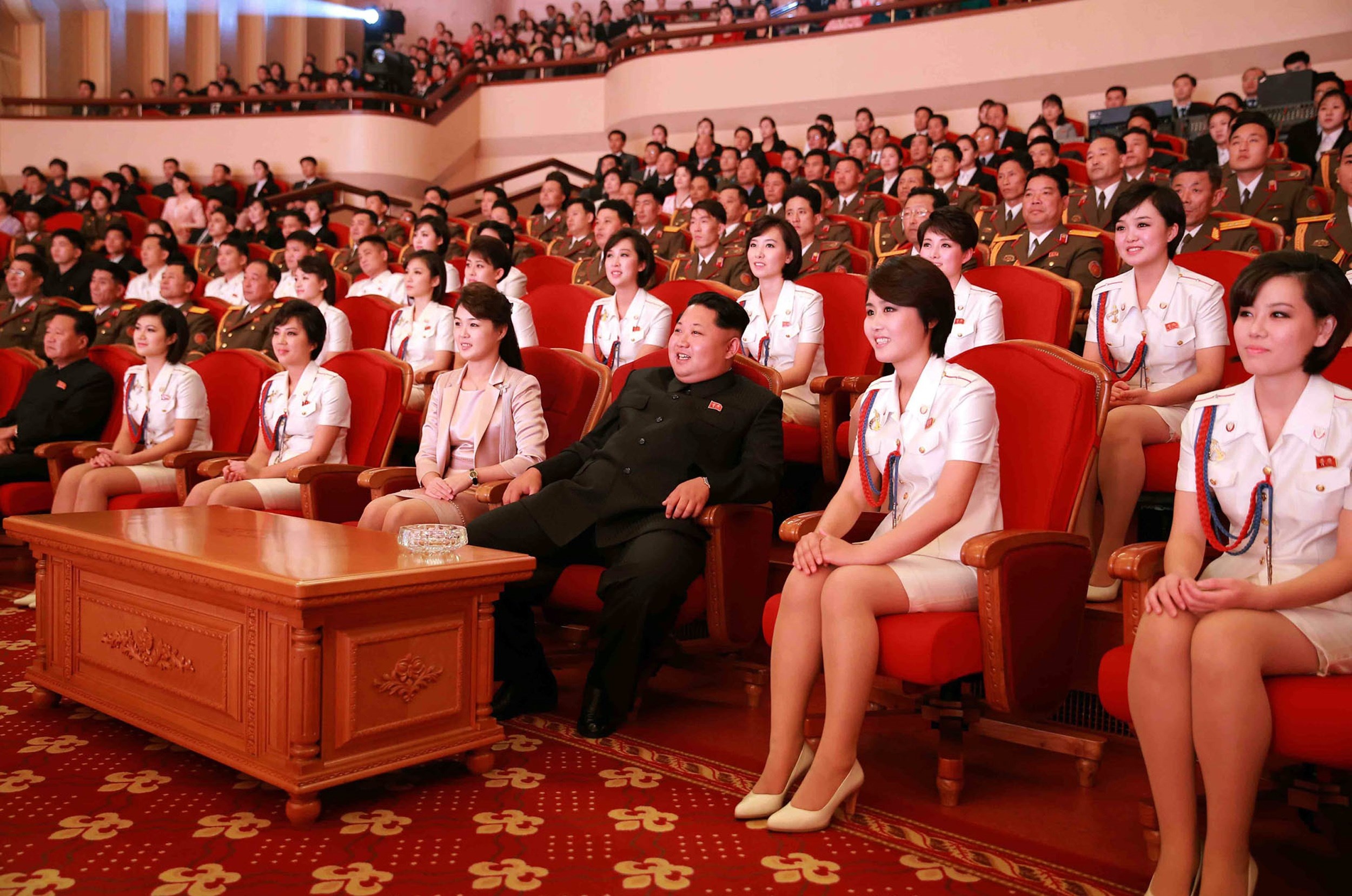 "Публичные казни, гарем школьниц и суп из гнезд ласточек", - девушка, бежавшая из КНДР, рассказала, как живет Ким Чен Ын и его народ