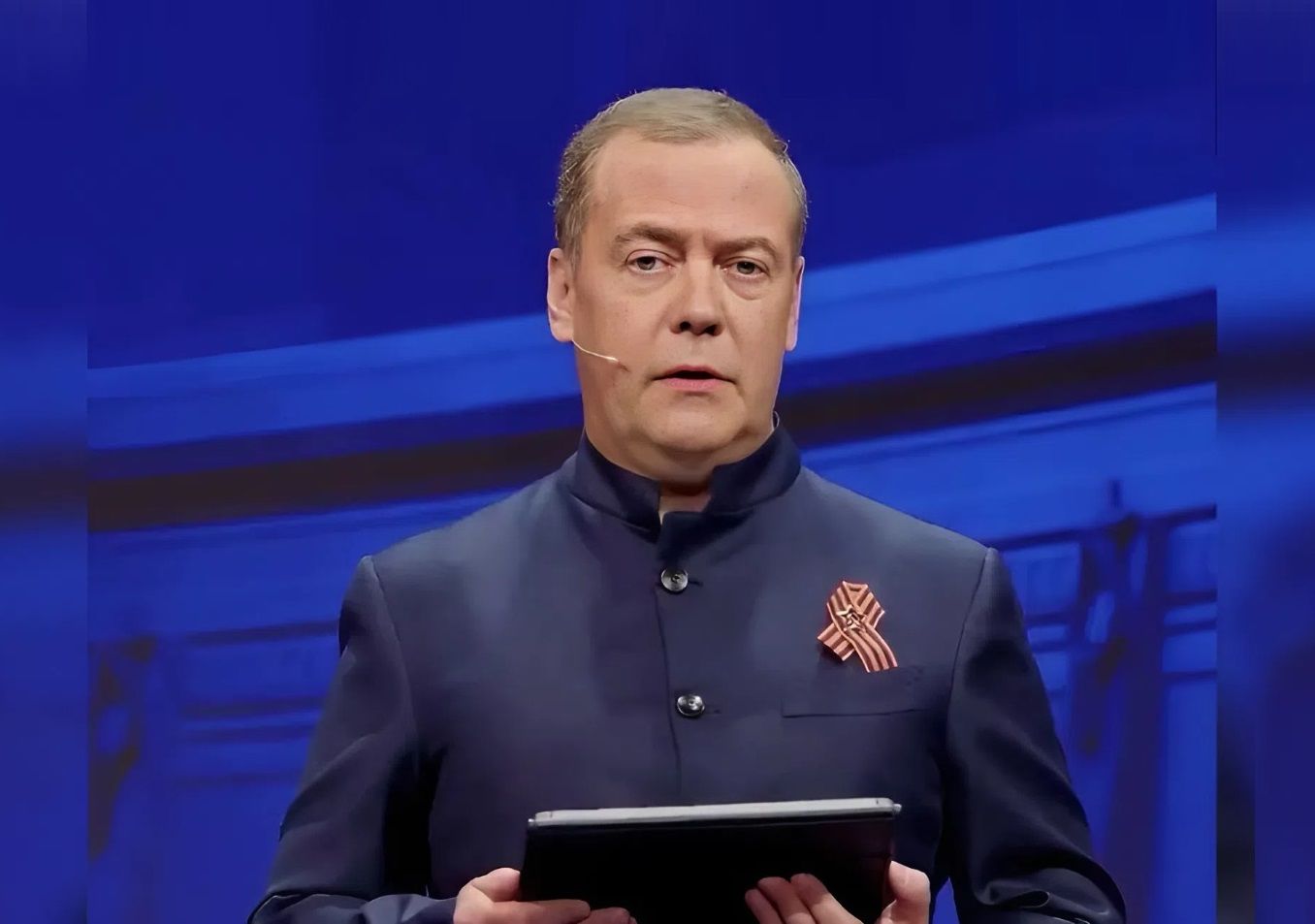 ​Медведев обвинил соседнюю страну в подготовке нападения на Россию: с Украиной в 2022 было так же – СМИ