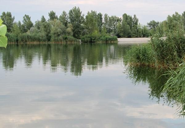​Ужасный инцидент на Днепропетровщине: спасатели достали из озера тело студента. Ведутся поиски еще одного утопленника