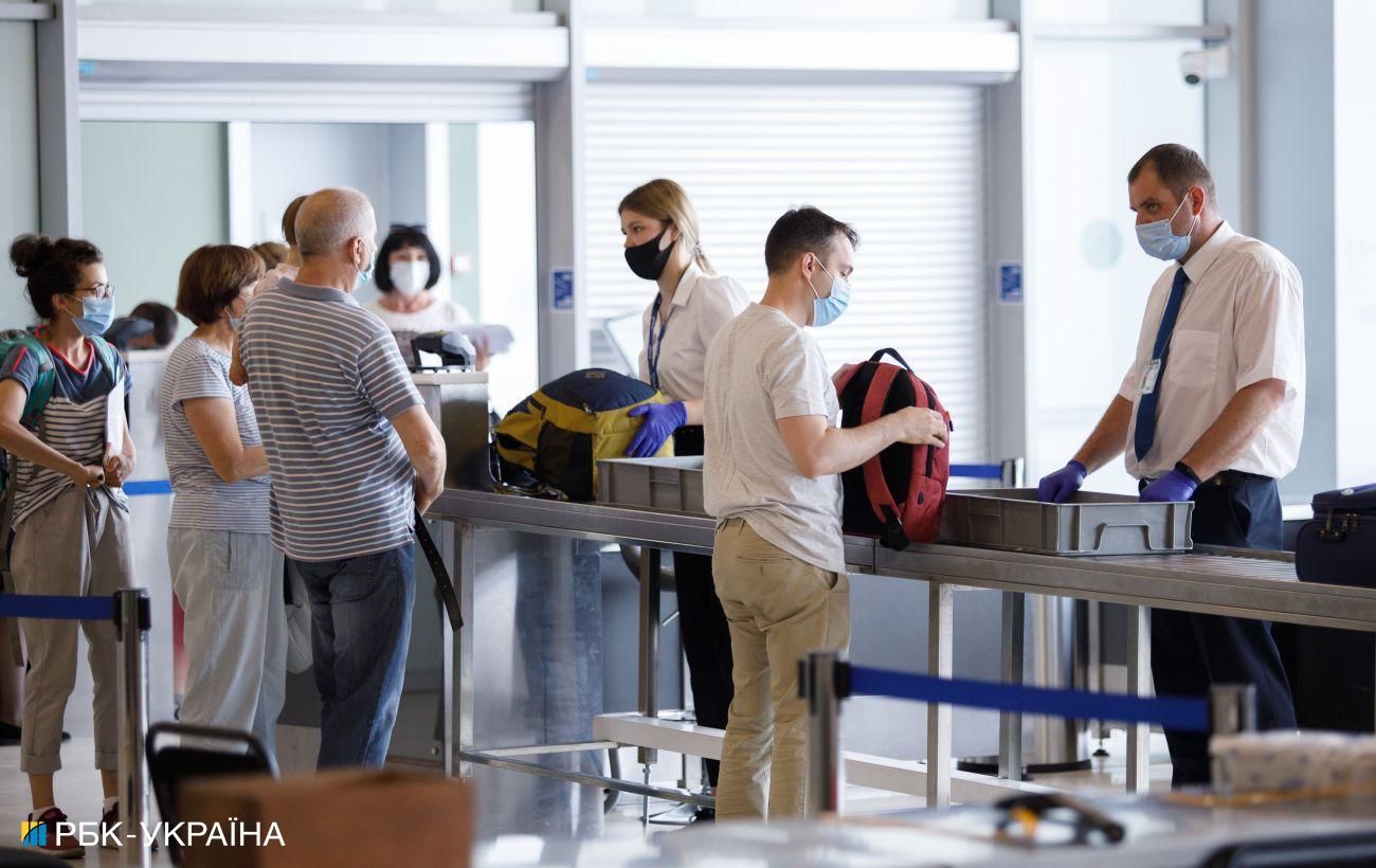Возможно минирование, есть угроза взрыва: в аэропорту Львова эвакуировали всех пассажиров и персонал