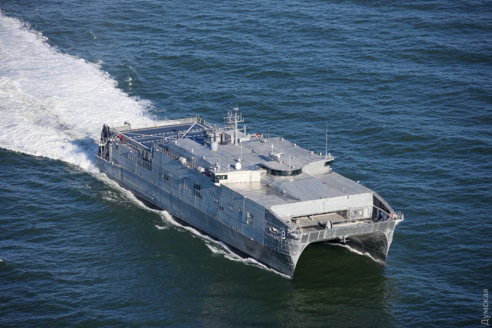 Новейший десантный корабль ВМС США Yuma идет к берегам Украины - оккупант "на нервах"