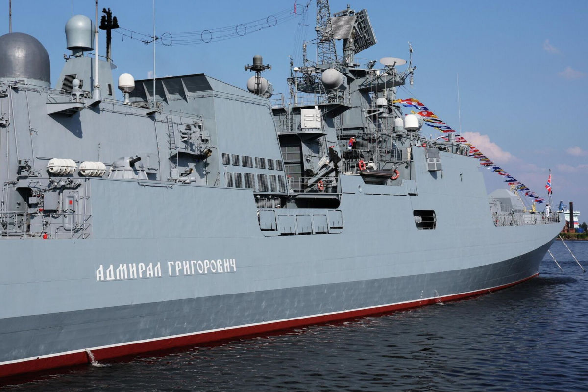 Военный корабль РФ "Адмирал Григорович" открыл огонь у прогулочной яхты в Ла-Манше — The Telegraph