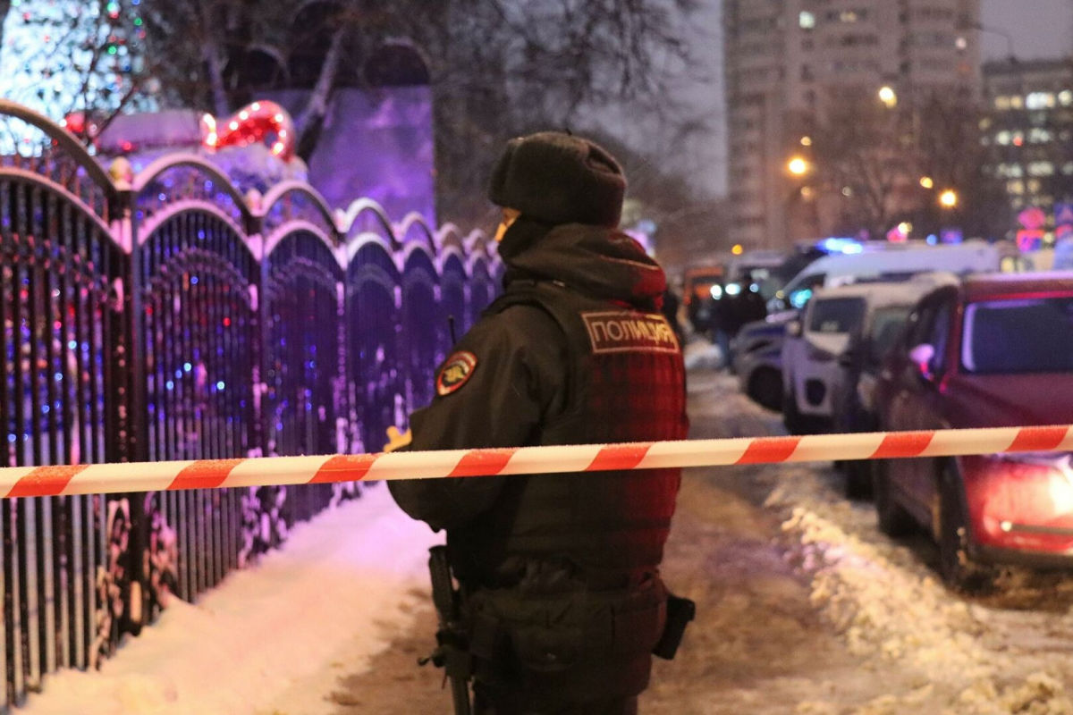 Перші кадри нападу на МФЦ Москви: стріляв у спини, але "Глок" заклинило