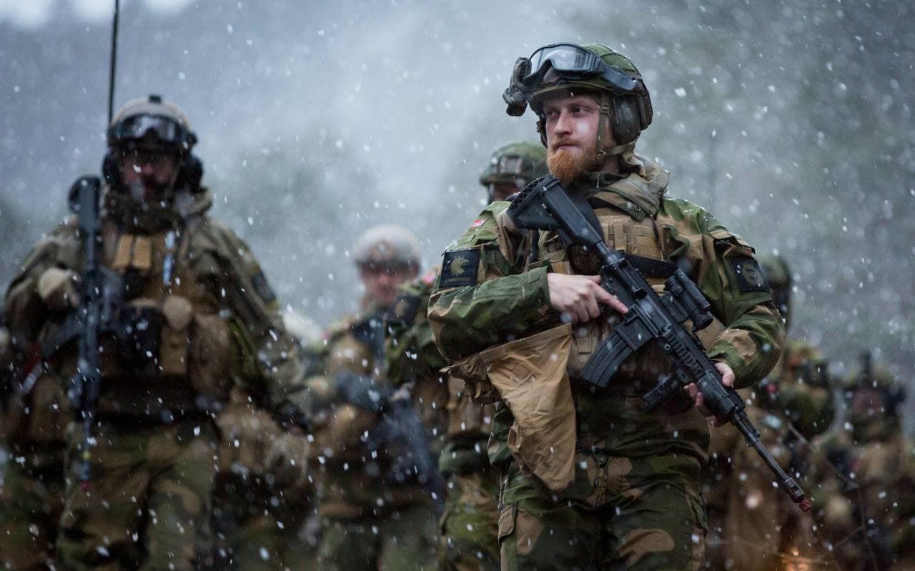 Пропагандисты "ДНР" использовали в рекламе своей "армии" фото солдата НАТО
