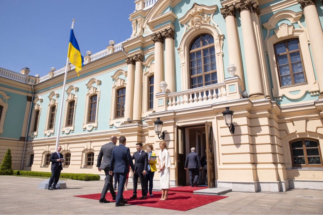 Стало известно, как прошла первая встреча президента Зеленского с иностранными дипломатами