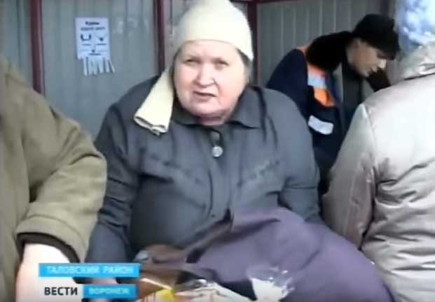Путин поднял Россию с колен: пенсионеры в деревнях разметают гнилой хлеб – на нормальную еду денег нет