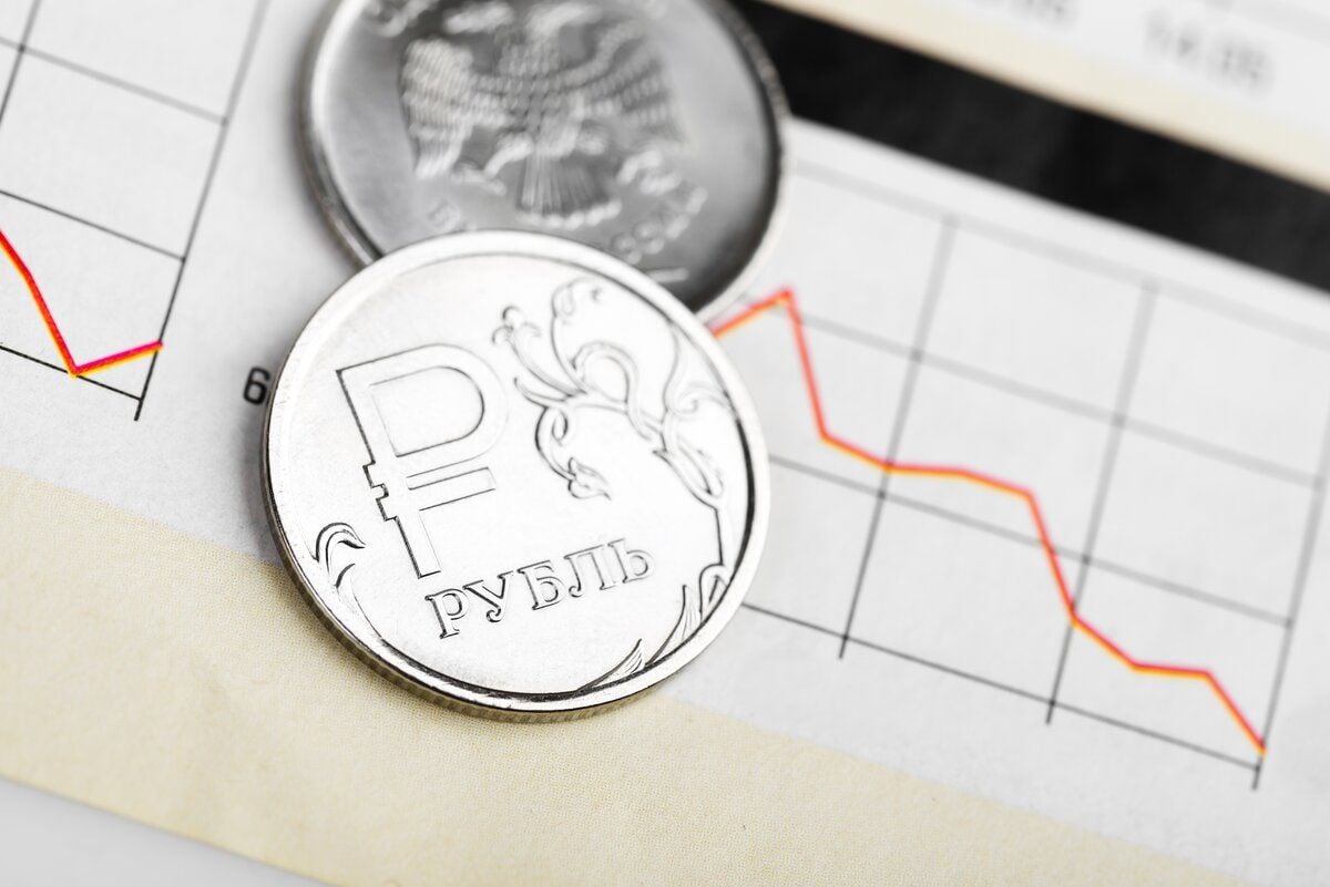 У рубля тільки один напрямок: економіст спрогнозував, що буде з російською валютою 
