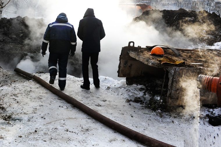 Обвалился потолок, в квартирах лопаются батареи: в подмосковном Подольске коллапс ЖКХ 