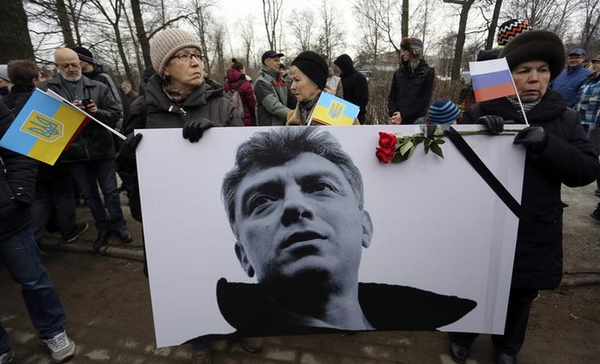 Расследование убийства Немцова: "нетронутая одежда", пистолет и время
