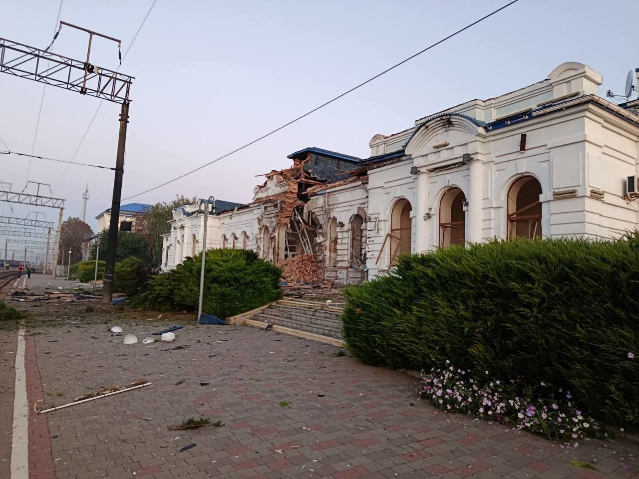 РФ атакувала залізничні об'єкти у Харківській області, Києві й інших регіонах – "Укрзалізниця" змінює маршрути