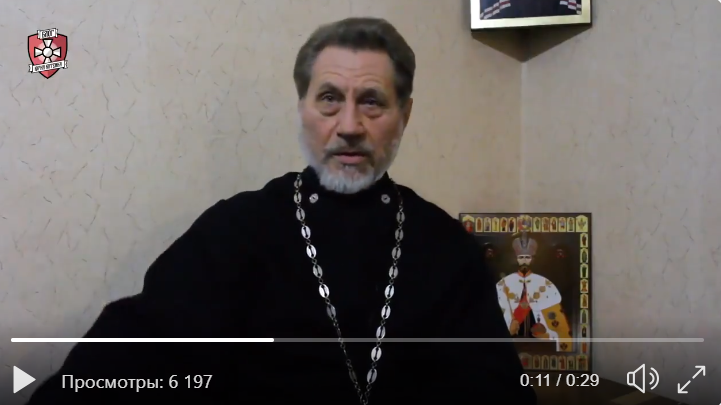 Батюшка Московского патриархата из Донецка с пулеметом пошел против Украины: видео с причиной поразило Сеть