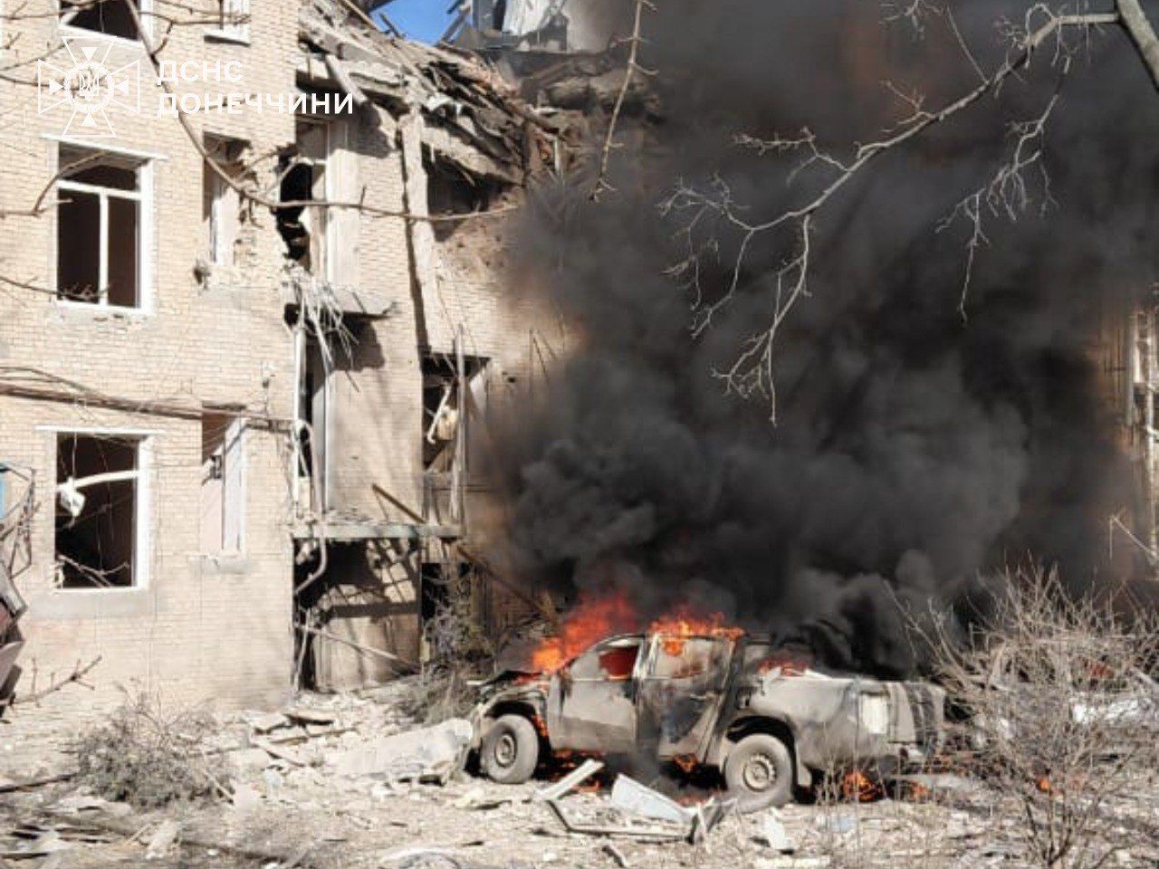 Последствия террора РФ мирных жителей Украины: бушуют пожары, есть много погибших и раненых в нескольких областях