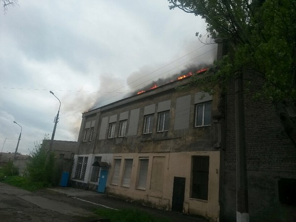 Очевидцы сняли видео пожара в Мариуполе