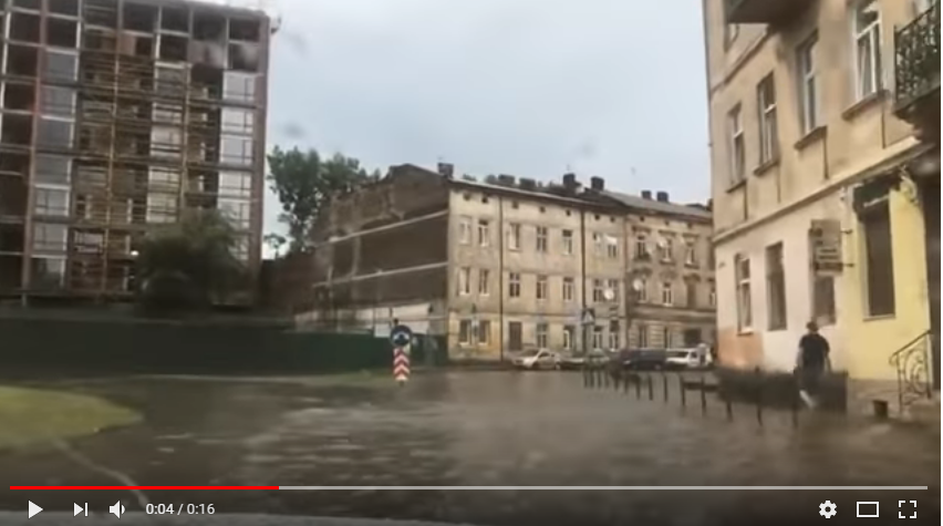 Большой потоп во Львове: как сильнейший ливень превратил город в украинскую Венецию - первые кадры