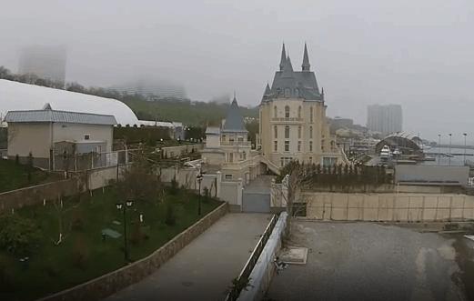 "Автомайдан" показал одесский замок Кивалова на берегу моря