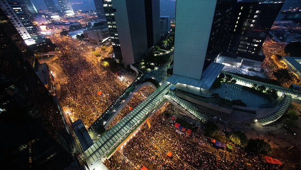 ​Столкновения в Гонконге. Активистов Occupy Central выгнали с площади