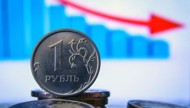 Курс валют 2 ноября: рубль дешевеет к доллару и евро – инфографика