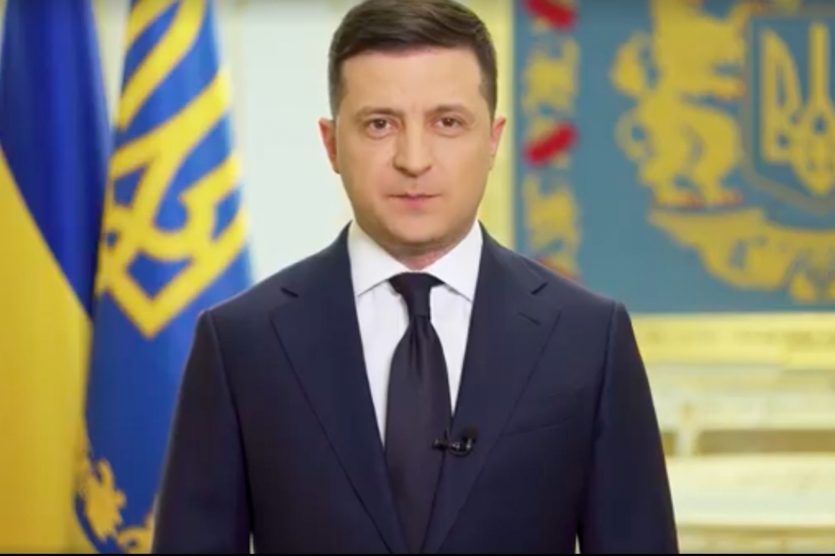 ​"Попали в "День сурка"", - Зеленский призвал украинцев не превращаться в "обиженных детей", видео