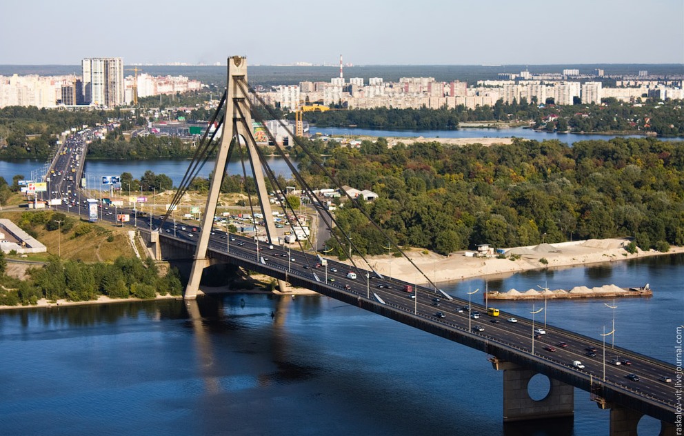 ​Стереть все упоминания об агрессоре: Киевсовет намерен переименовать столичные Московский мост и парк Дружбы народов