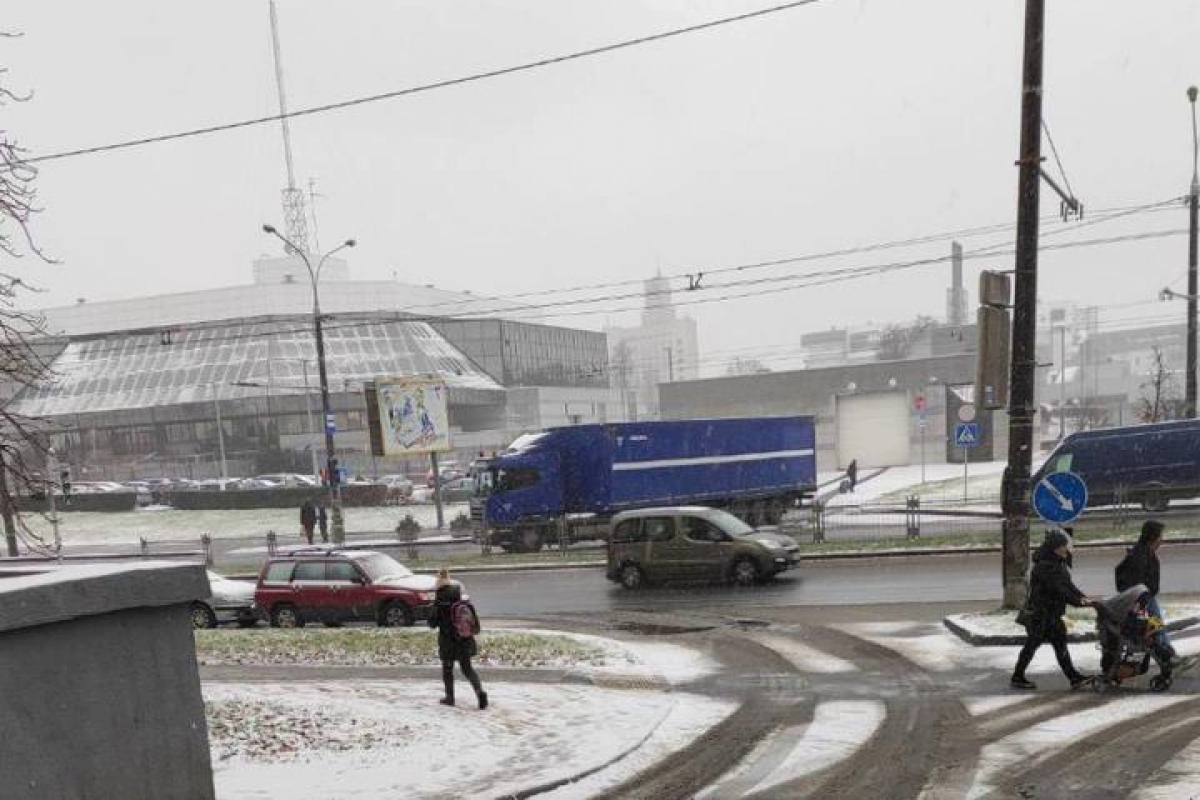 ​У Нацбанка Беларуси в Минске заметили российские грузовики - белорусы встревожены