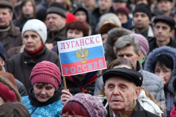 "Оккупированному Донбассу надо пройти через все унижения от "защитников" из РФ. Может тогда они и поймут, что такое "ру***ий мир"" - блогер