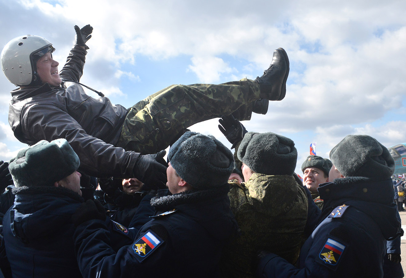 Многие задумались о том, настоящий ли это вывод войск - западные СМИ