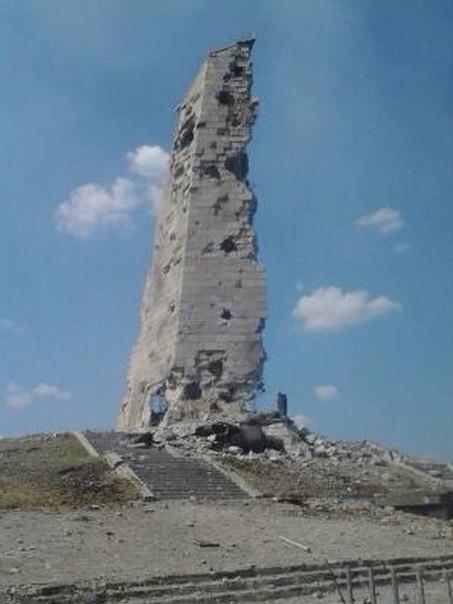 Монумент ВОВ Саур-Могила в Донбассе пострадал от боев