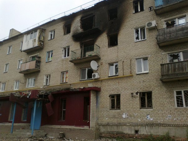 Фотографии последствий обстрела Донецка - район Песок