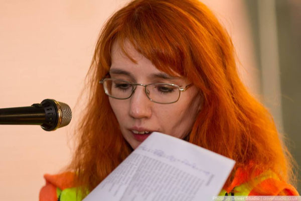 В Москве задержали украинскую поэтессу и бывшего волонтера "Правого сектора" Евгению Бильченко, - журналист