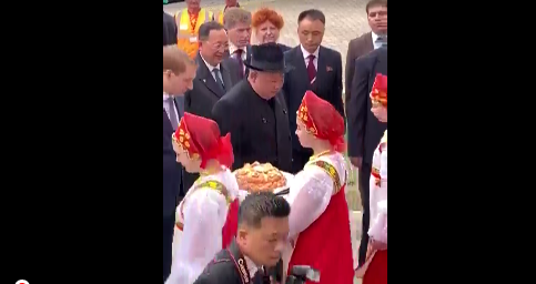 Ким Чен Ын и бронепоезд в придачу: лидер КНДР впервые прибыл на встречу с Путиным в РФ – первые фото