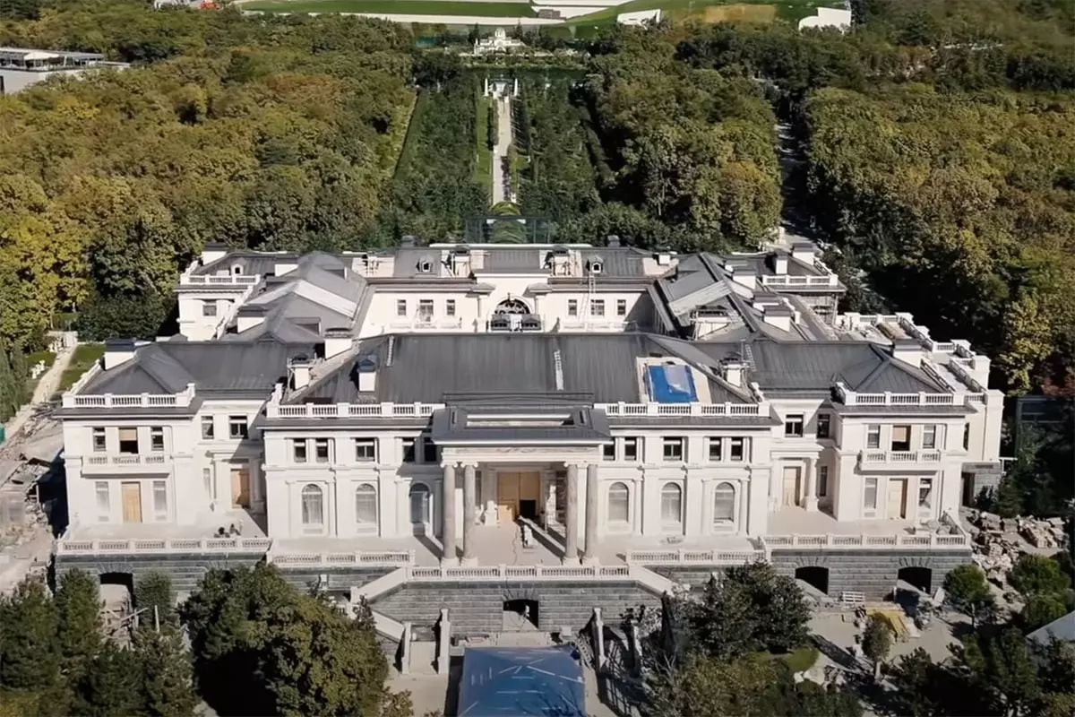 ​ФБК: дворец Путина отдан Ротенбергу за копейки, а "сдача" 6,5 млрд - Кабаевой