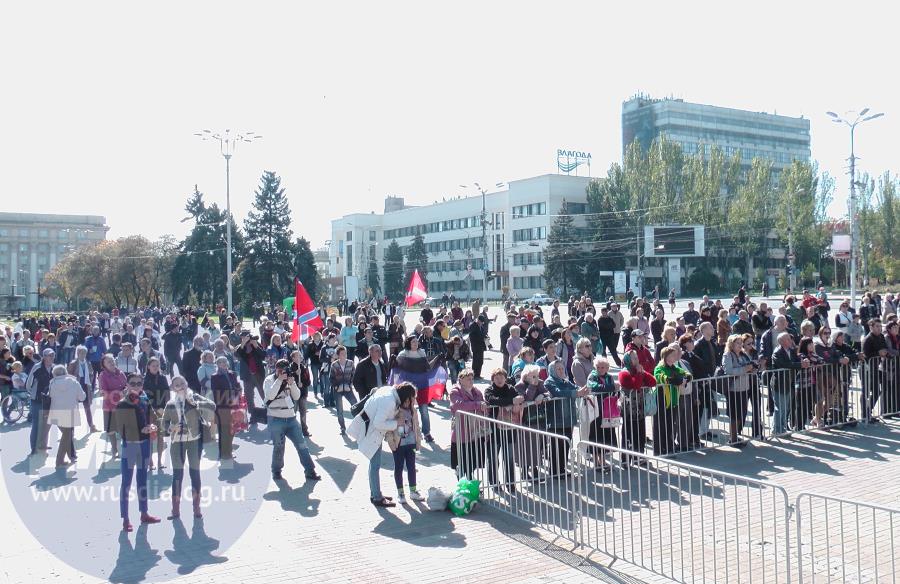 Как в Донецке праздновали полгода ДНР: "Град", беспилотники и концерт на площади