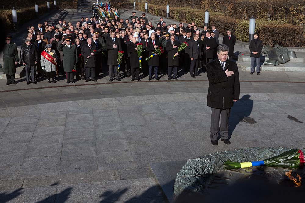 Завтра Петр Порошенко возложит цветы к памятному знаку "Воинам Чернобыля"