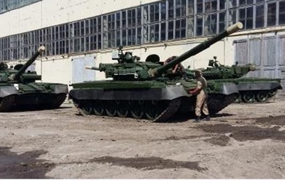 Укрепление украинской армии: военным передали модернизированные танки Т-80