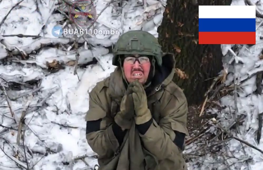 Российский солдат под Авдеевкой начал умолять ВСУ сохранить ему жизнь: появилось видео