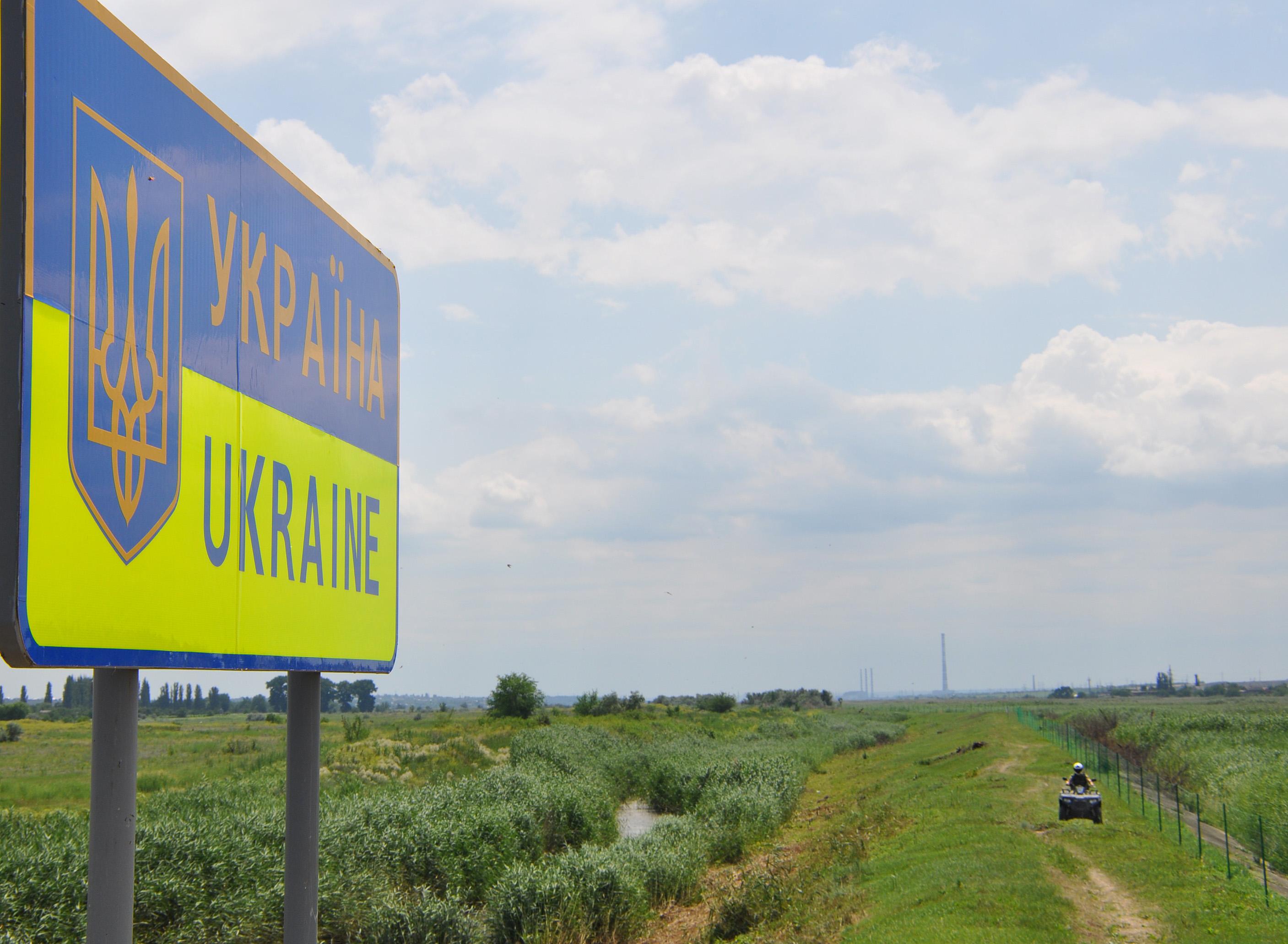 Сторонники Навального отказались возвращаться в Россию и на границе с Украиной попросили политического убежища