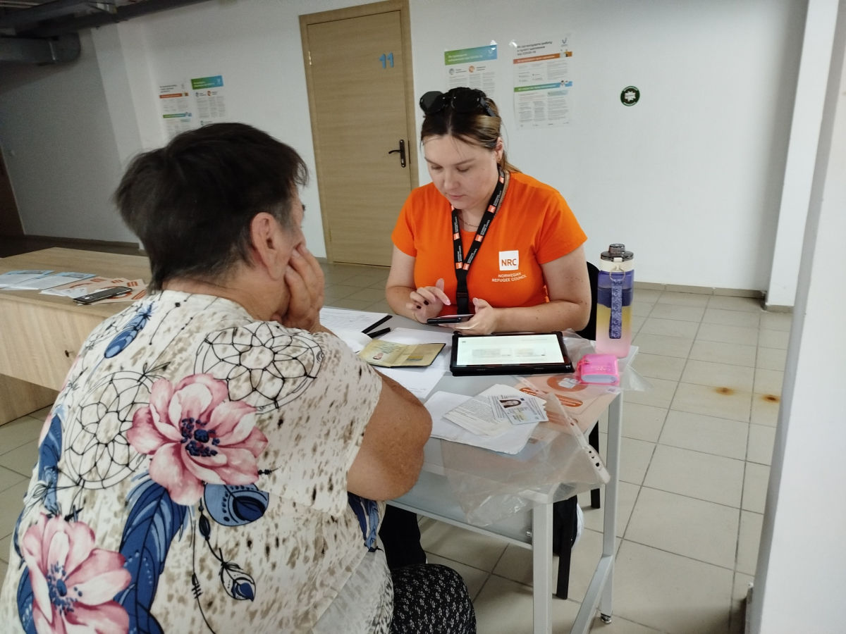 Международная организация открывает прием заявок на денежную помощь украинцам: когда и куда обращаться