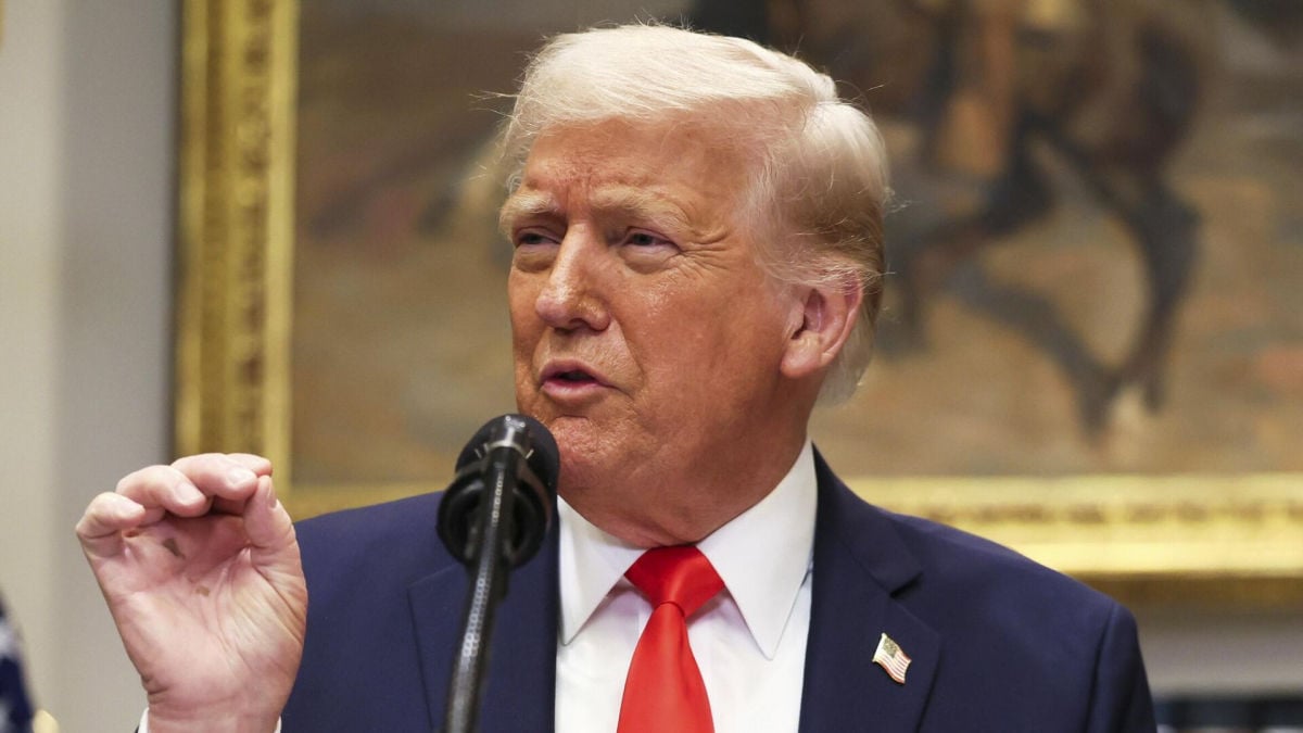 ​"Была бы раздавлена", – Трамп рассказал СМИ, как "спасает" Украину и почему армия РФ не захватила Киев