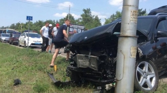 СМИ: внук генерала Радченко устроил страшную аварию под Киевом. По вине 20-летнего мажора погиб скутерист и ранены водители