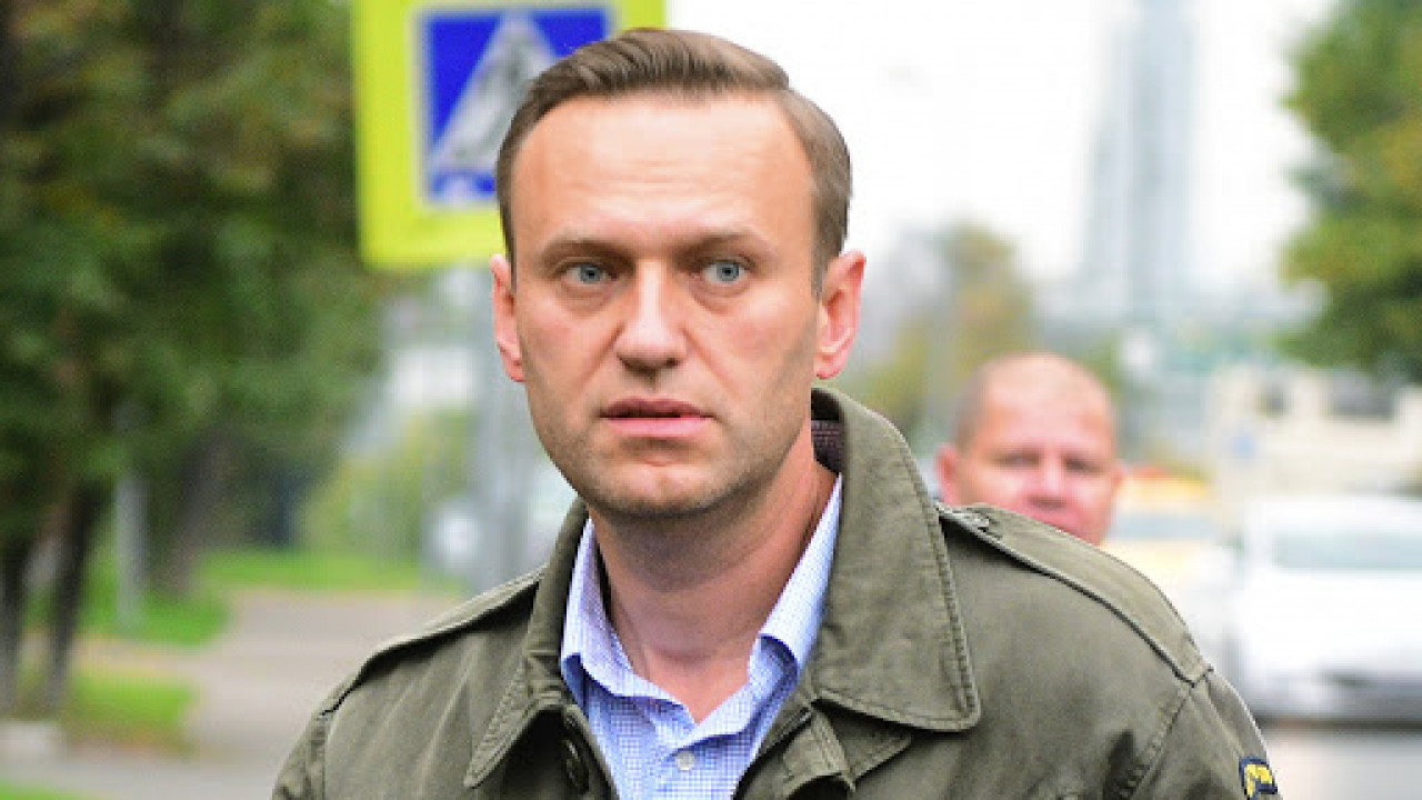 СМИ узнали, зачем Навальному срочно усилили охрану после того, как он очнулся