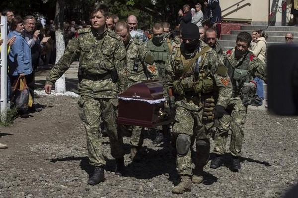 Российские СМИ: В Донецкой области родные ополченцев начали получать посылки от «Правого сектора» с останками бойцов ДНР