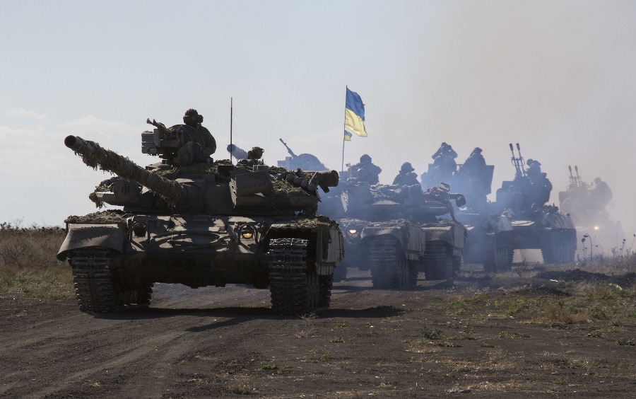 Бронетехника ВСУ готова к штурму: опубликовано видео с передовых позиций сил ООС на Донбассе
