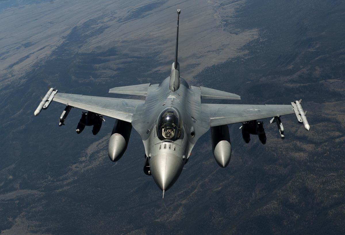 США улучшили РЭБ на украинских F-16, сделав их "невидимками" для российских радаров, - СМИ