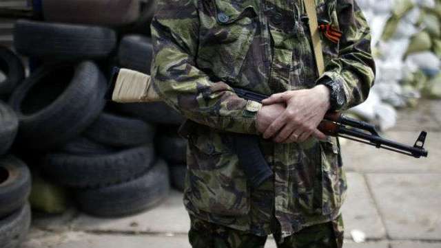 Очередное доказательство присутствия "путинцев" в оккупированном  Донбассе: бойцы ВСУ поймали россиянина с кучей важных документов возле Мариуполя
