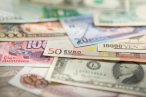 Доллар и евро дешевеют в Украине