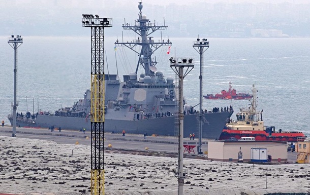 ВМС Украины и США устроили настоящие баталии в Черном море - подключили даже авиацию: в Сети появились зрелищные кадры